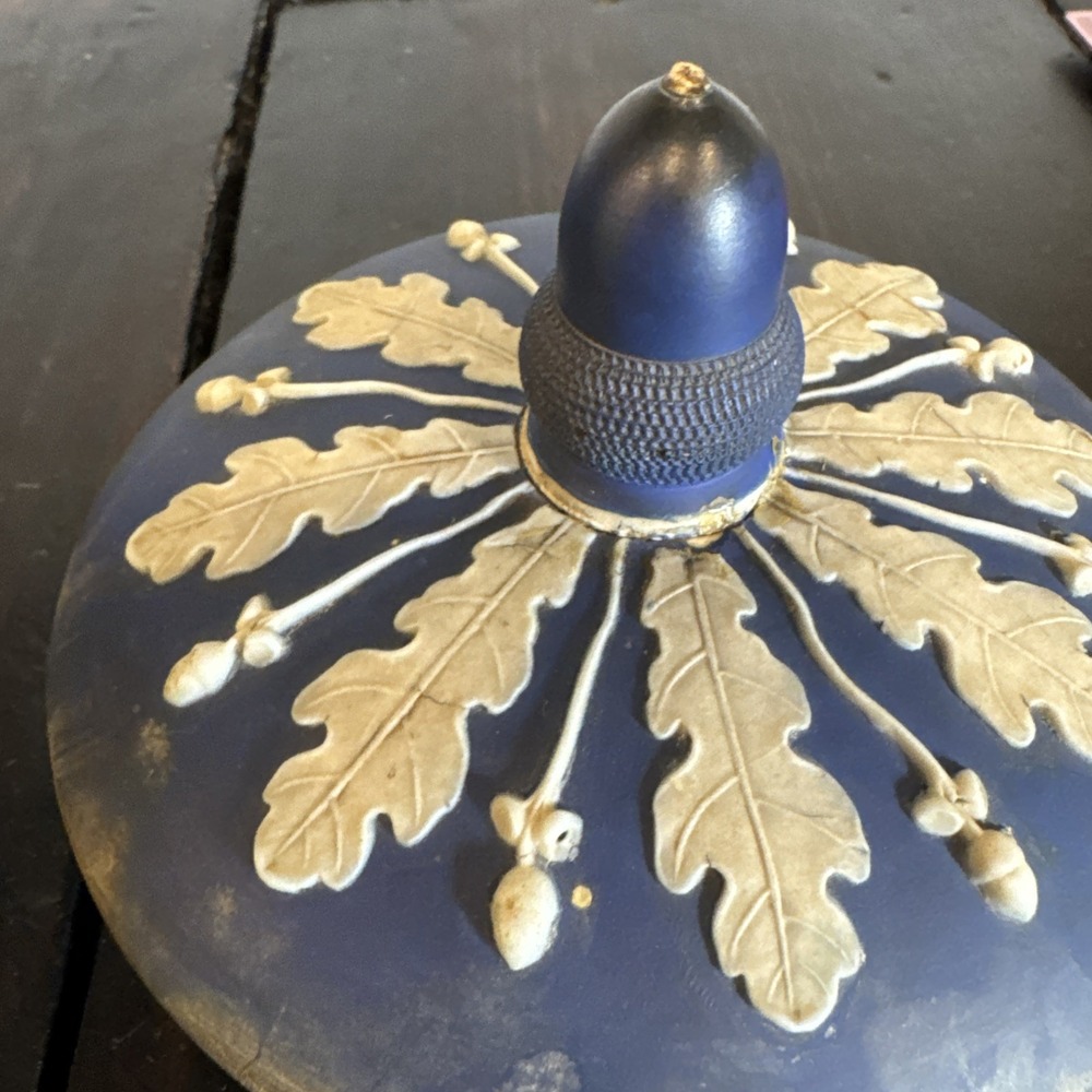 Wedgwood JASPERWARE Blue on Cream 7 1/2" Candy Jar w/Lid Acorn Finial SEE DESCRI - Picture 10 of 14